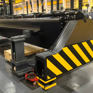 Reach stacker spreader